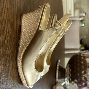 Lilly Pulitzer wedge open toe sandal